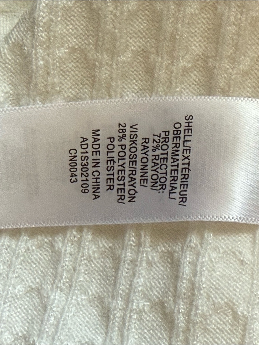 Adrianna Papell White Short Sleeve Knit Top with Black Trim Accents - Size M - Picture 10 of 10
